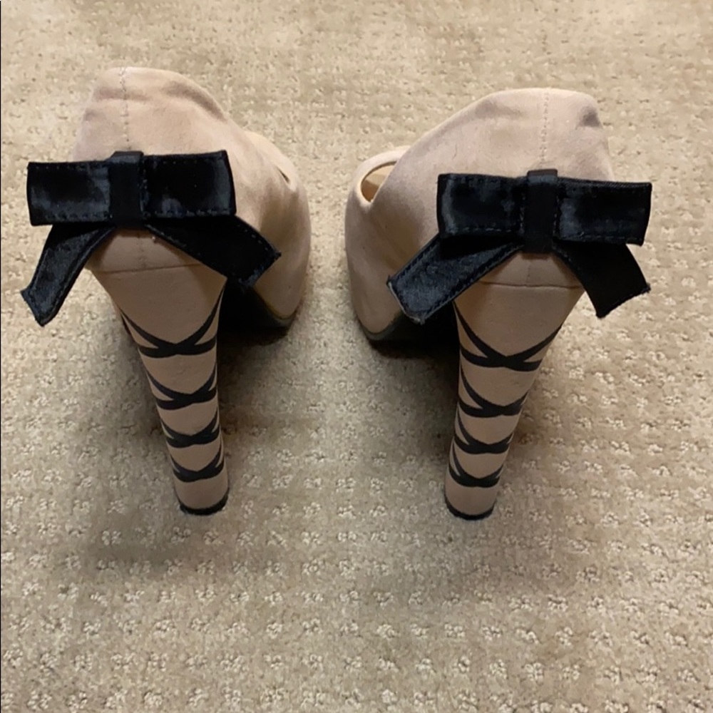 Taupe heels w/bow